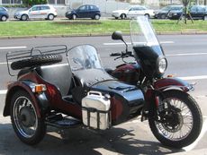 Motorrad mit Seitenwagen.JPG